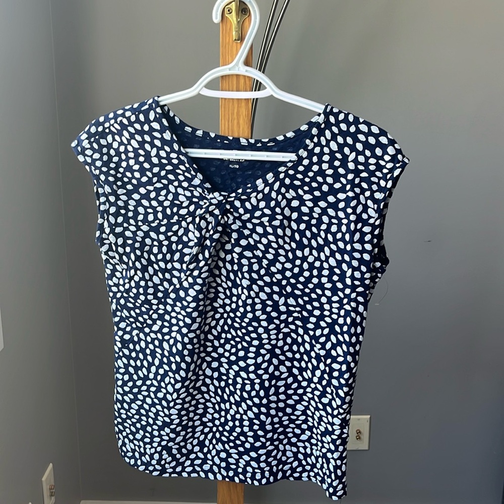 Cleo Women’s Sleeveless Top -Size XL